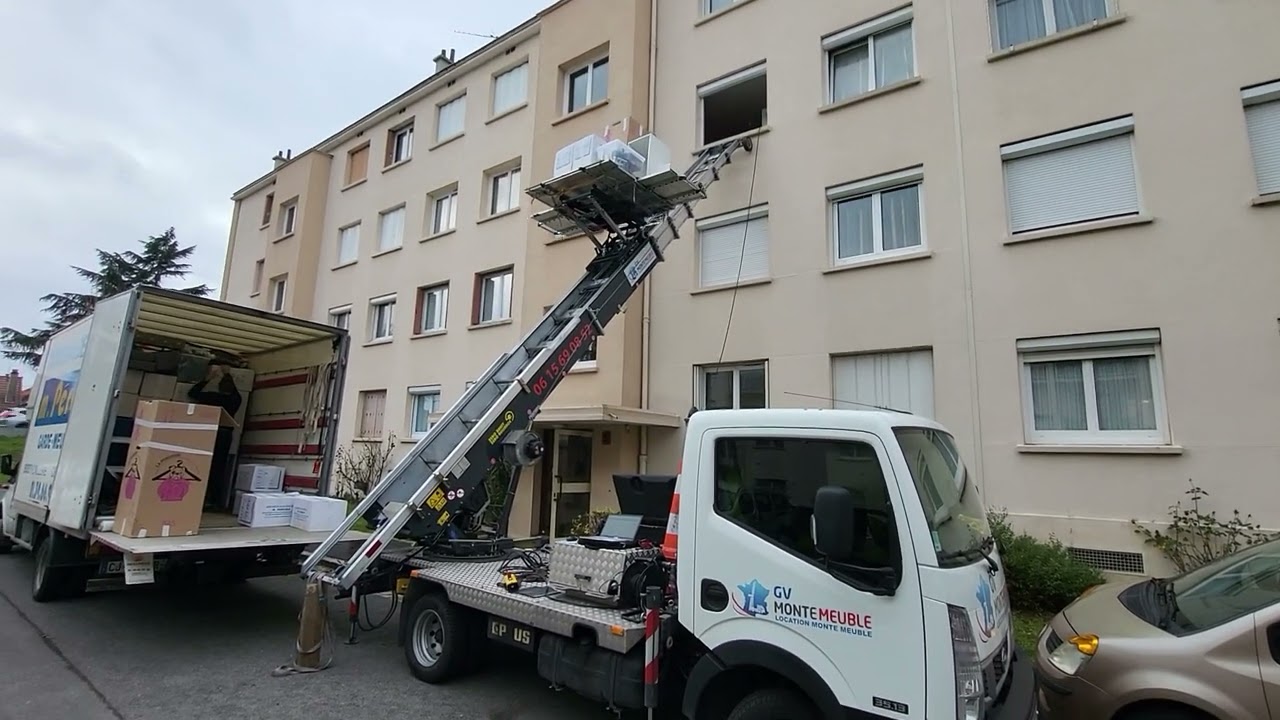 Escalier en colimaçon étroit dans un immeuble bruxellois ancien